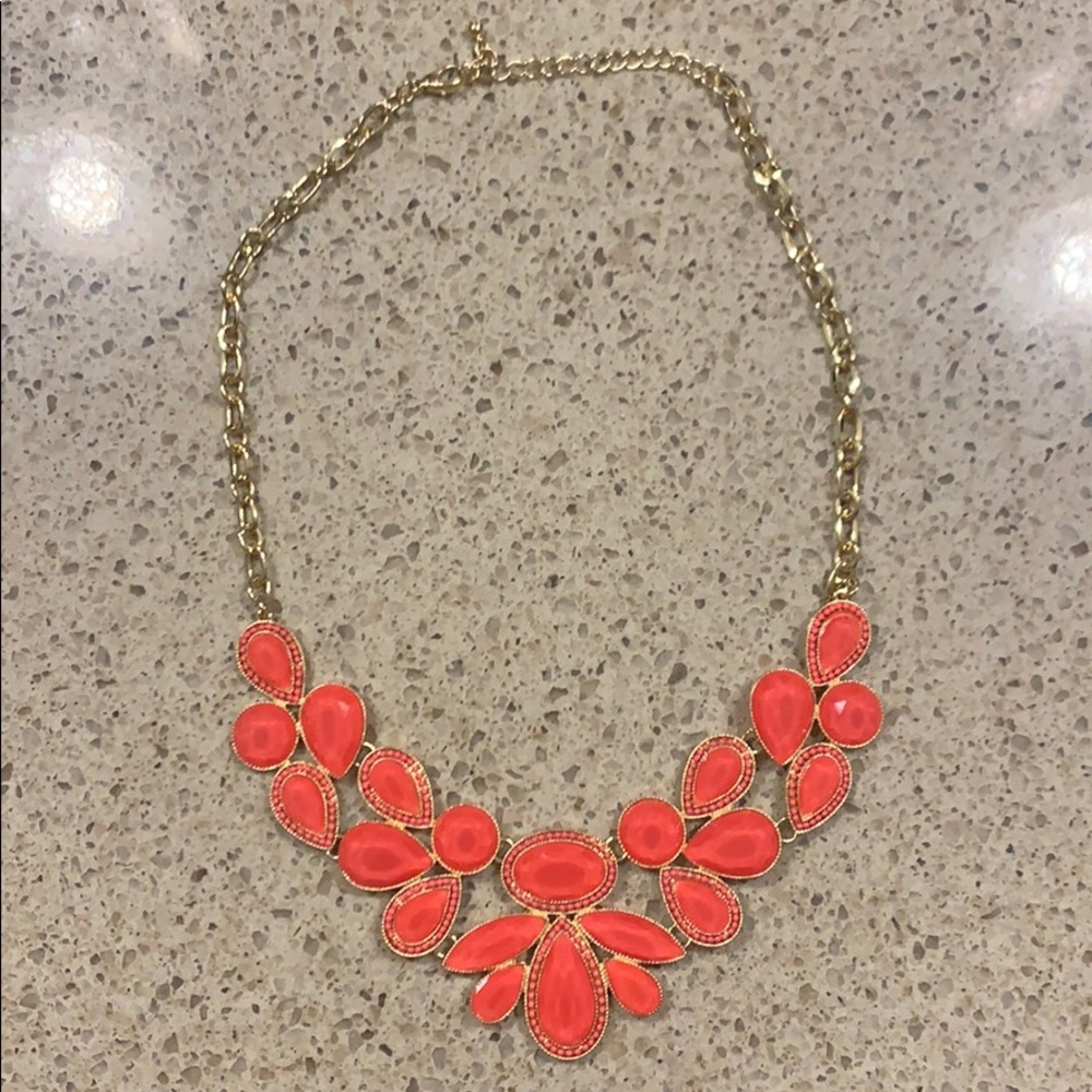 NWOT Statement necklace